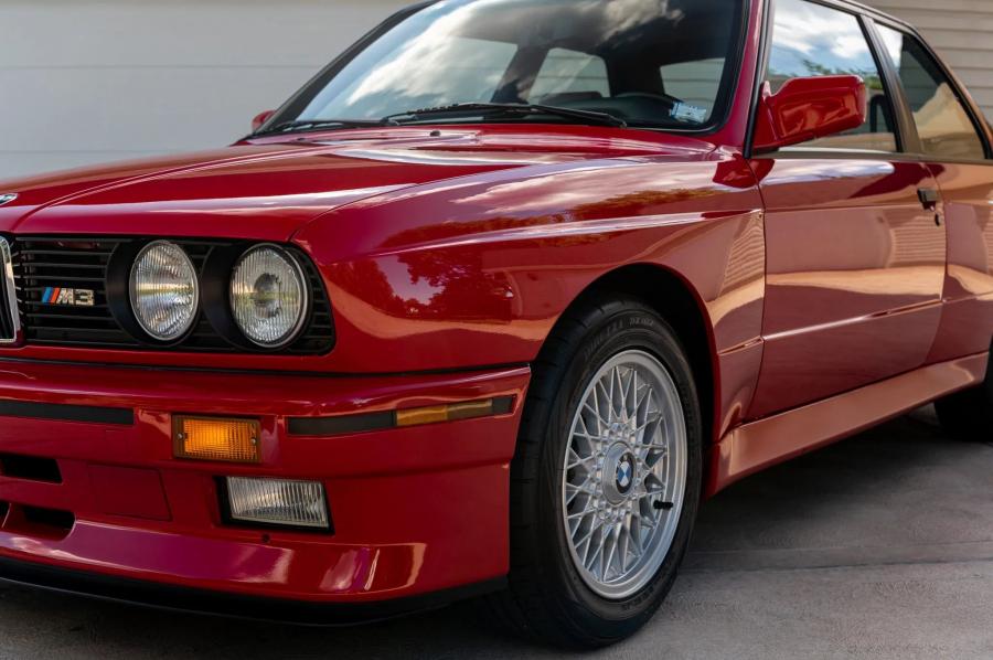 Детали экстерьера BMW M3 Coupe (E30) 1988 года  (NA) (фото 27 из 231)